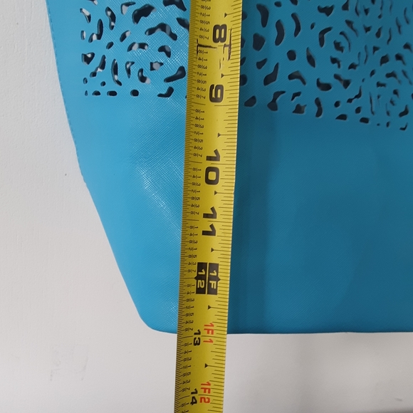 VINCE CAMUTO Tiffany blue large Leather Tote Bag - Picture 8 of 11